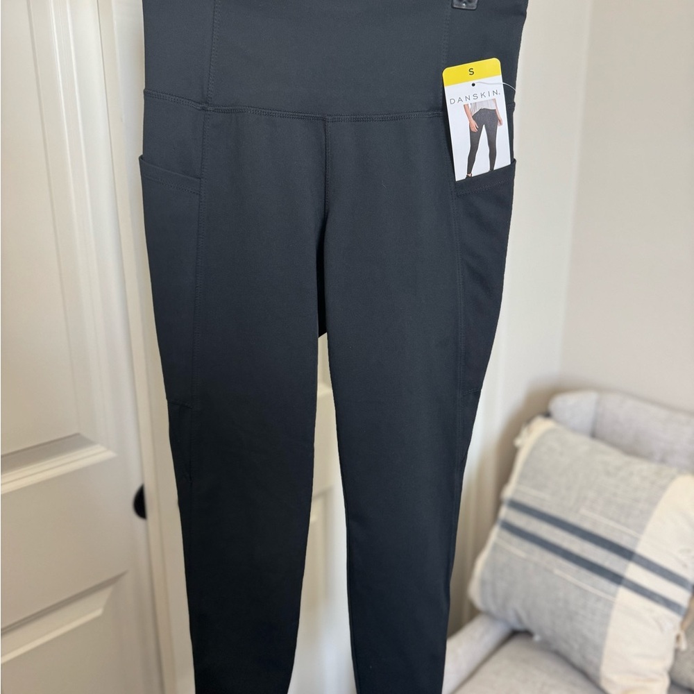 NWT Danskin Interlock Leggings with Pockets – Size S